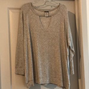 Lightweight, long sleeve Torrid top perfect for fall!